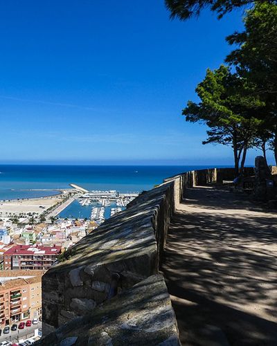 Vistas del puerto de Denia desde el castillo.